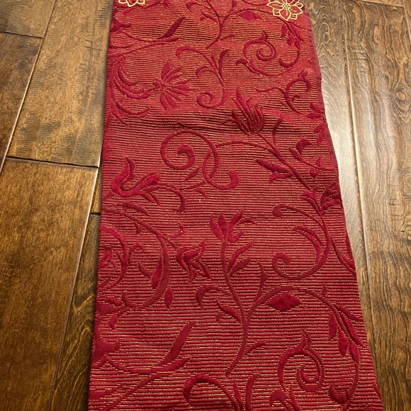 Table runner - Picture 2 of 3